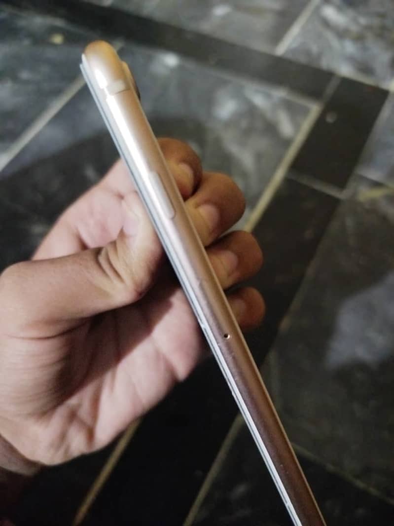 Apple iPhone 8 Plus 2