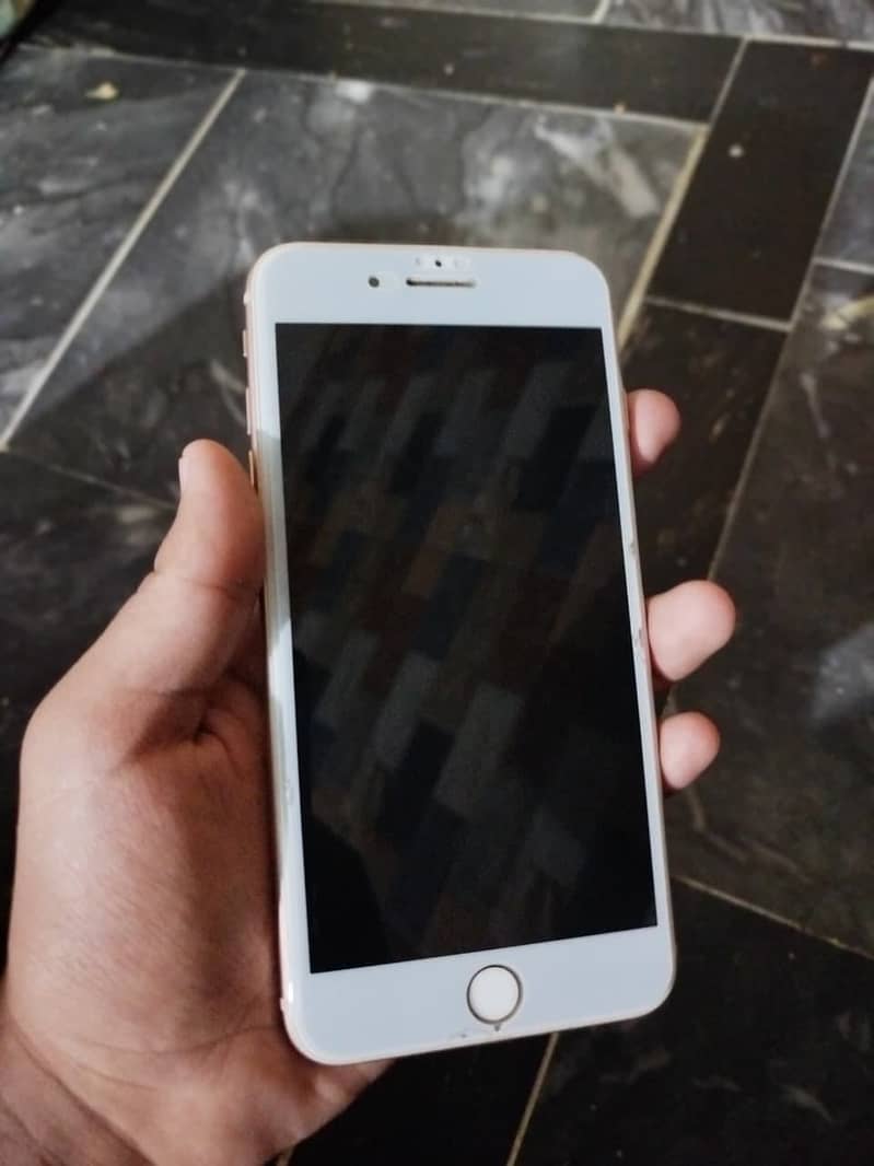 Apple iPhone 8 Plus 3