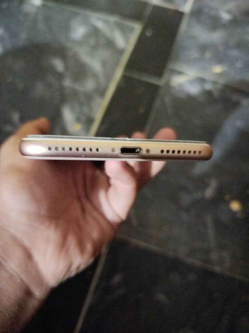 Apple iPhone 8 Plus 4