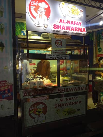 shawarma + burger counter with 4 bouls