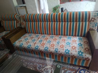 sale of 5 seater sofa set and center table with 2 side table