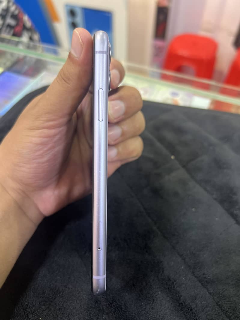 Apple iPhone 11 3