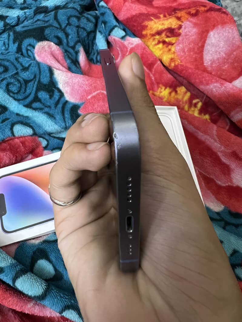 iPhone 14 3