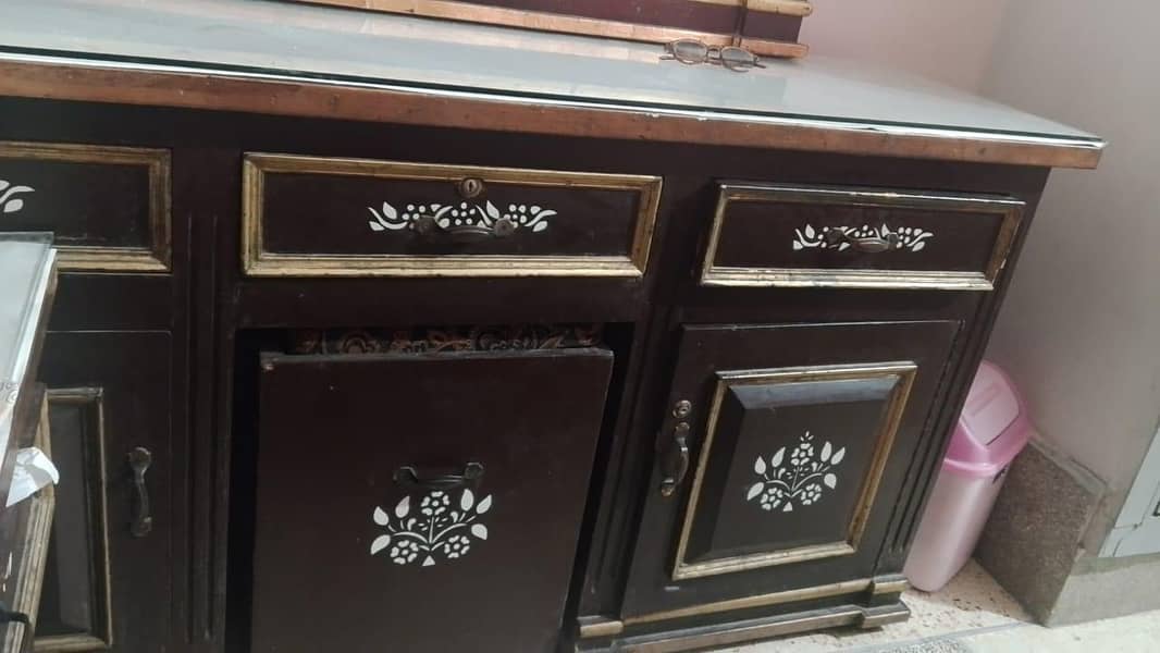dressing table 1