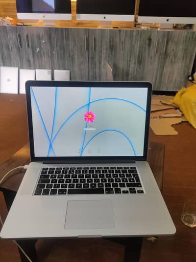 MacBook pro core i7 16gb RAM 256 SSD 15inch 2015