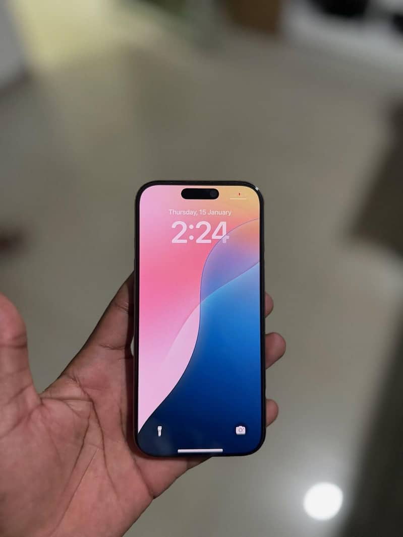 Apple iPhone 16 Pro 3