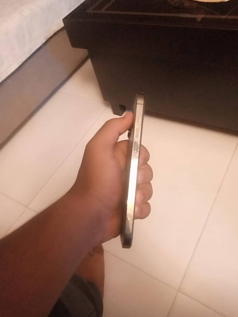 IPhone 12 Pro Max 4
