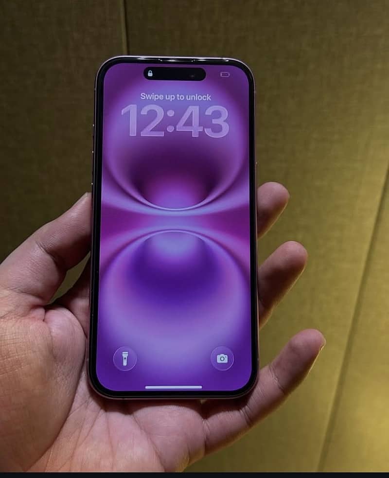 Apple iPhone 16 2