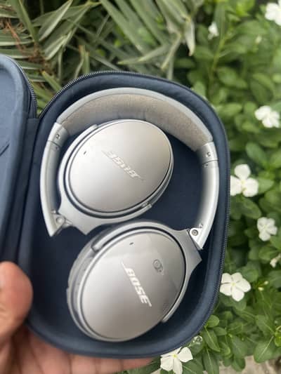 Bose QC35 ii wireless headphones with ANC