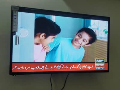 Micro wave oven model zoom kr k dekh leh . . . Led 32 inch Android hai