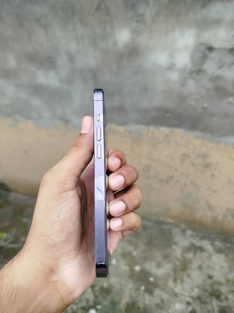 IPHONE 14 pro 4