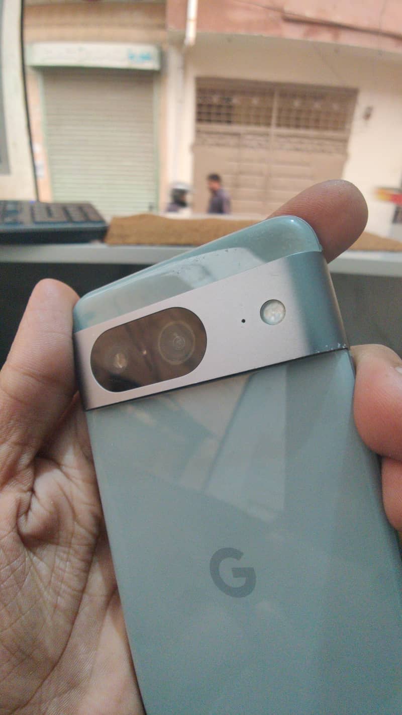 Google Pixel 8 4