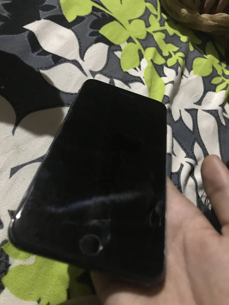 Apple iPhone 7 Plus 3