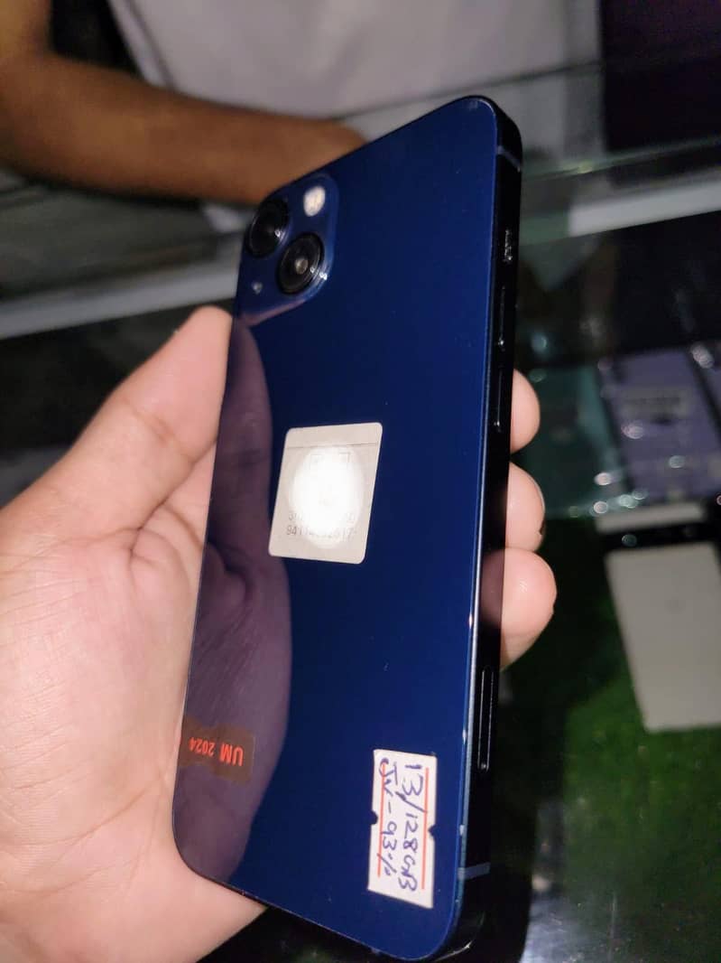 Apple iPhone 13 2
