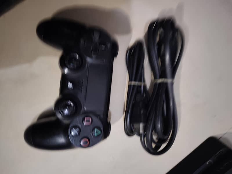 PS4 SLIM PLUS 1