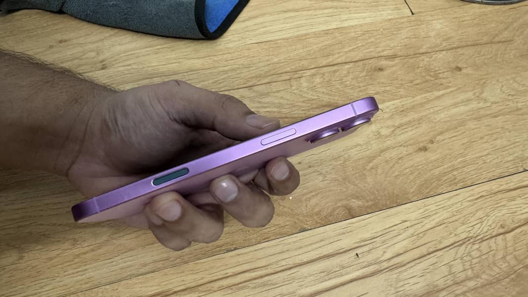Apple iPhone 16 Plus 3