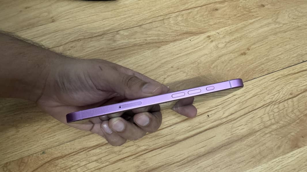 Apple iPhone 16 Plus 4