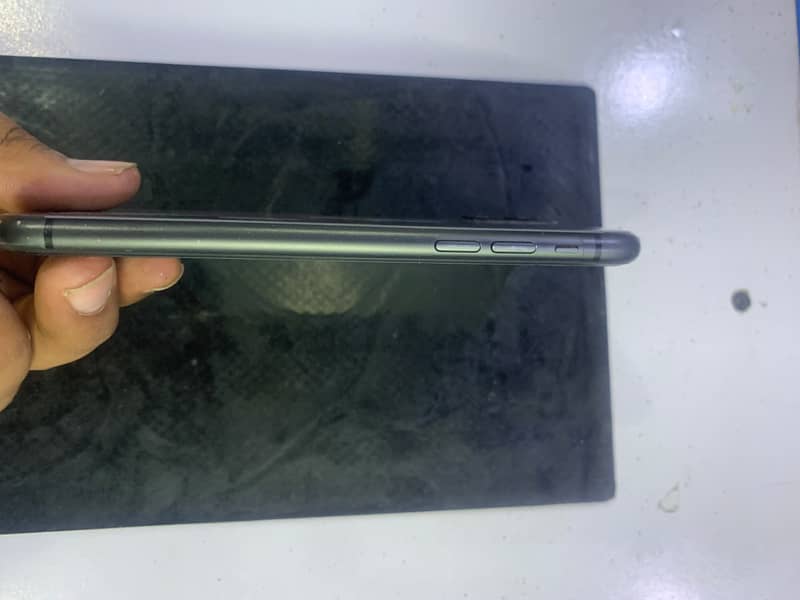 Apple iPhone 11 5