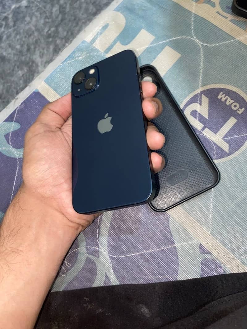 iPhone 13 0