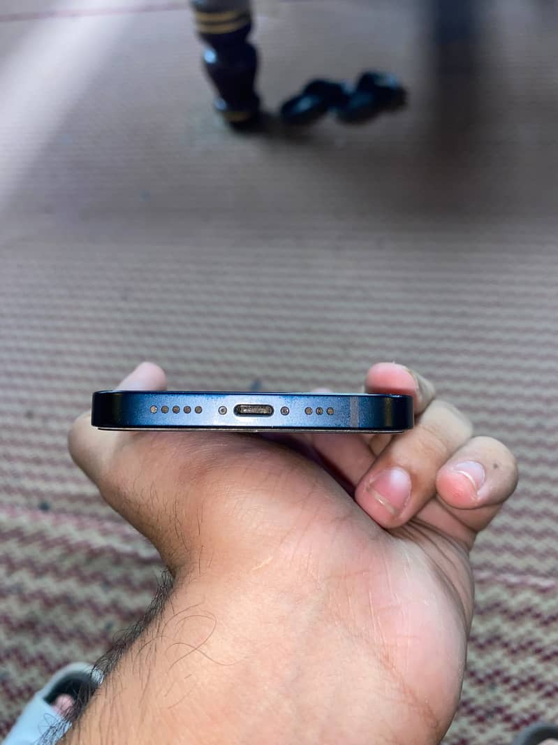 iPhone 13 4