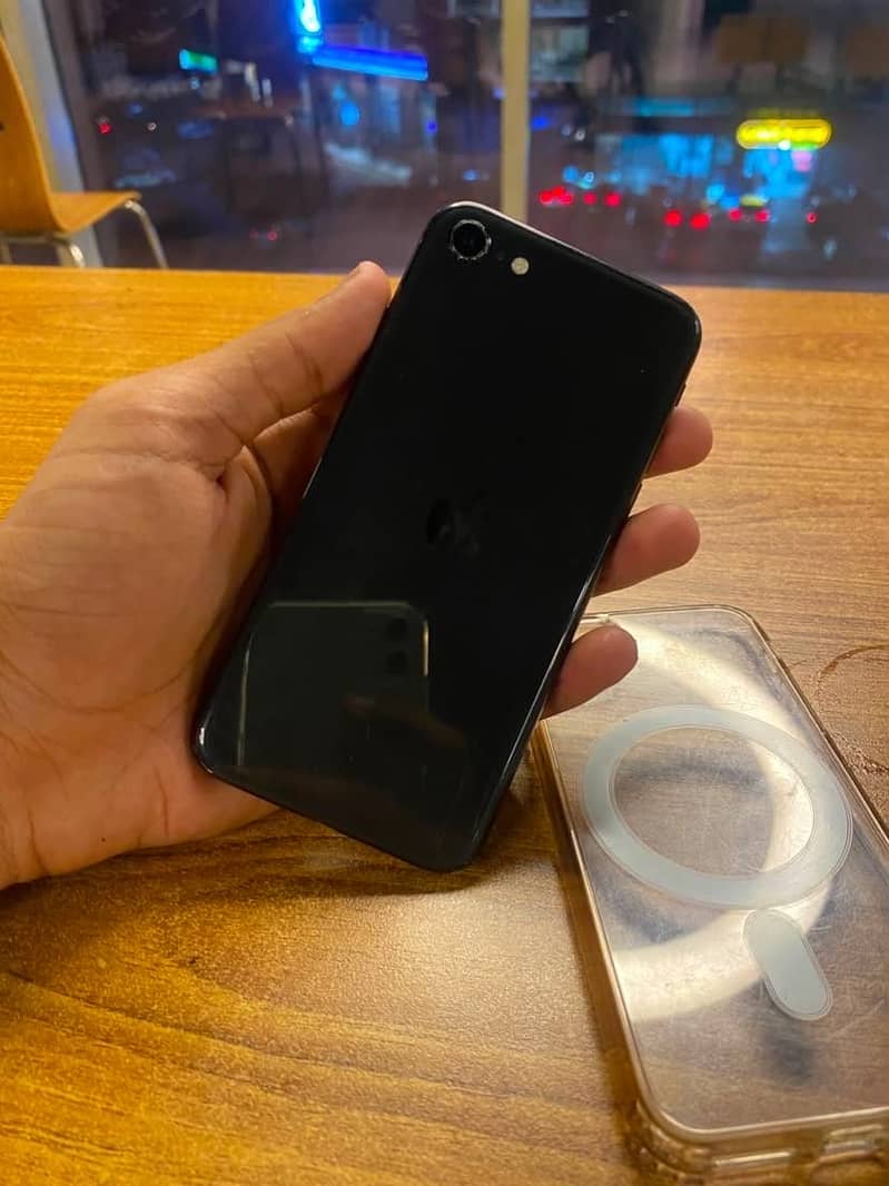 Apple iPhone SE 3rd Generation 6