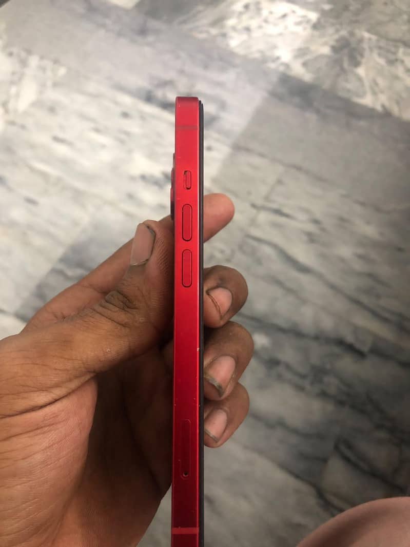 Apple iPhone 13 4