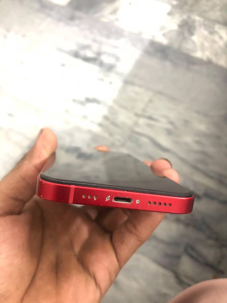 Apple iPhone 13 5