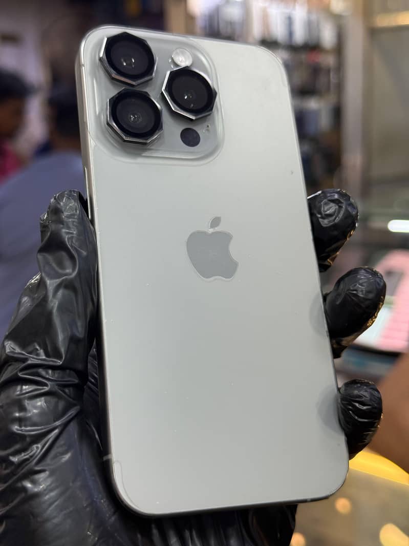 Apple iPhone 15 Pro 0