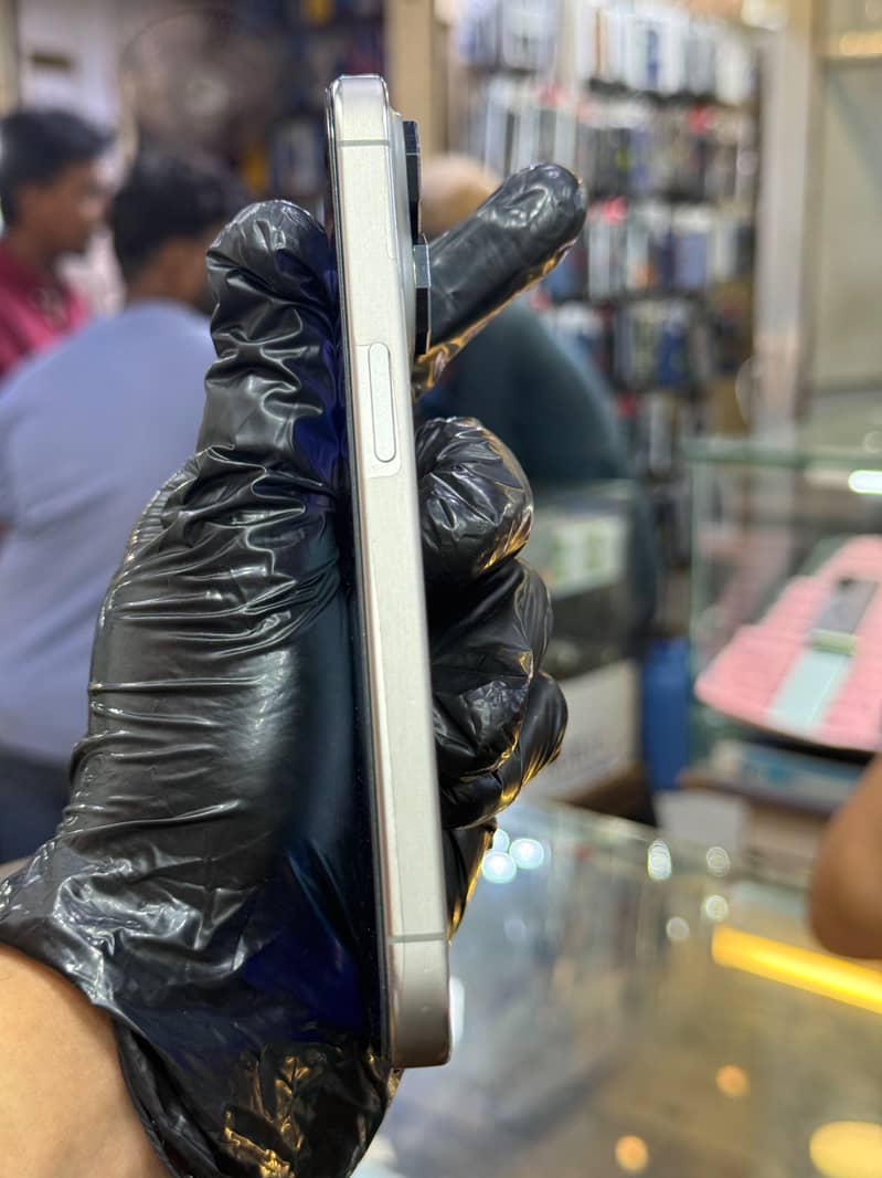 Apple iPhone 15 Pro 2