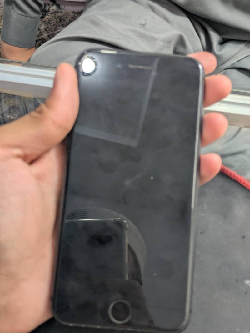 Apple iPhone 8 1
