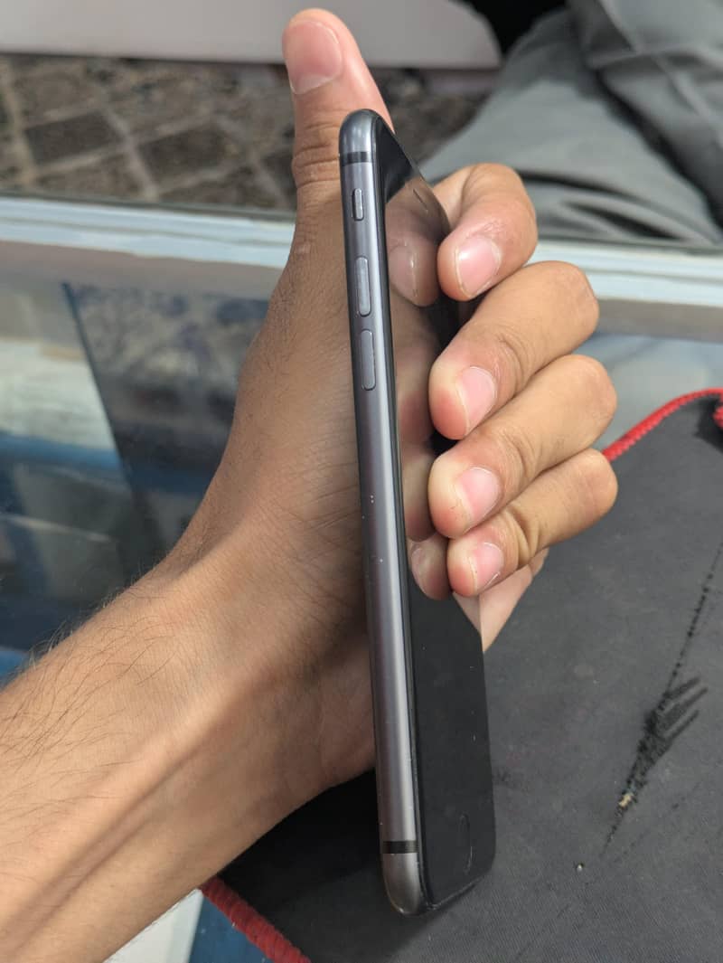 Apple iPhone 8 6