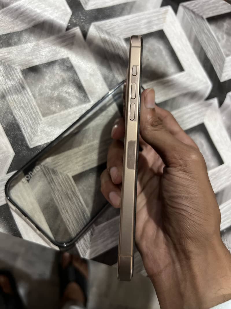 iPhone 16 Pro Max 2