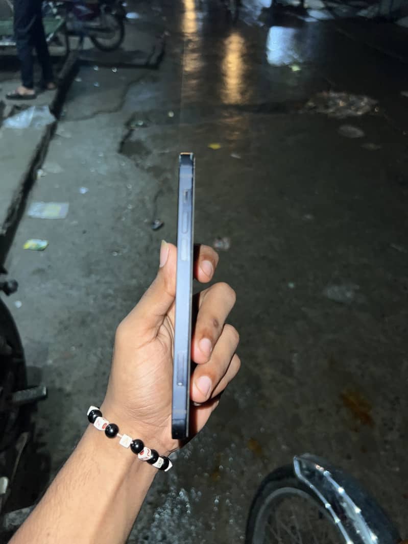 iPhone 12 3