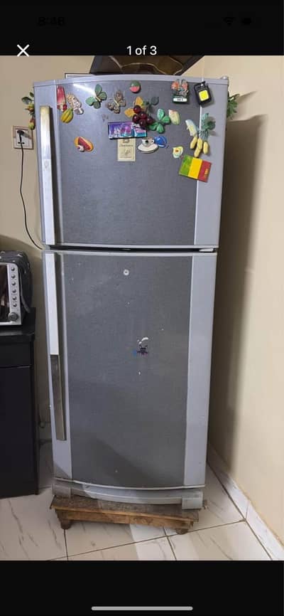 DAWLANCE REFRIGERATOR AND TOP FREEZER