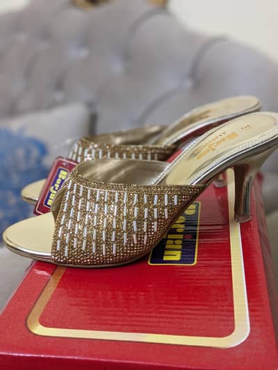 Bridal shoes and heel