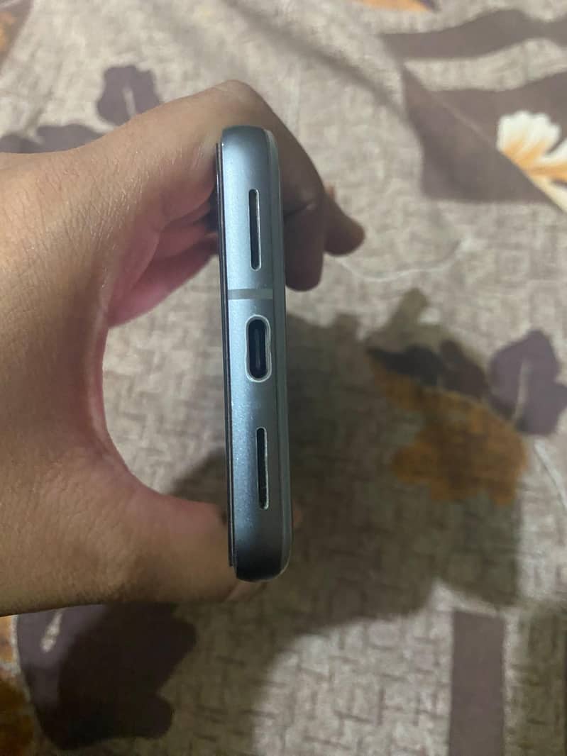 Google Pixel 8 4
