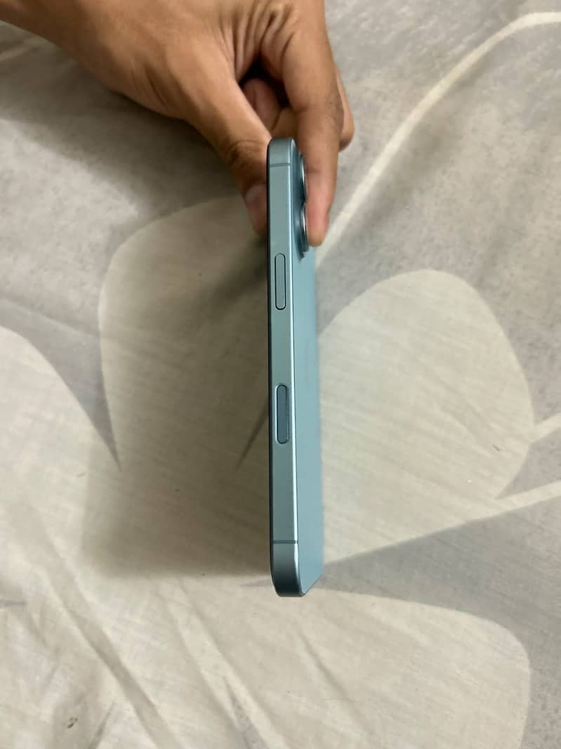 Apple iPhone 16 3