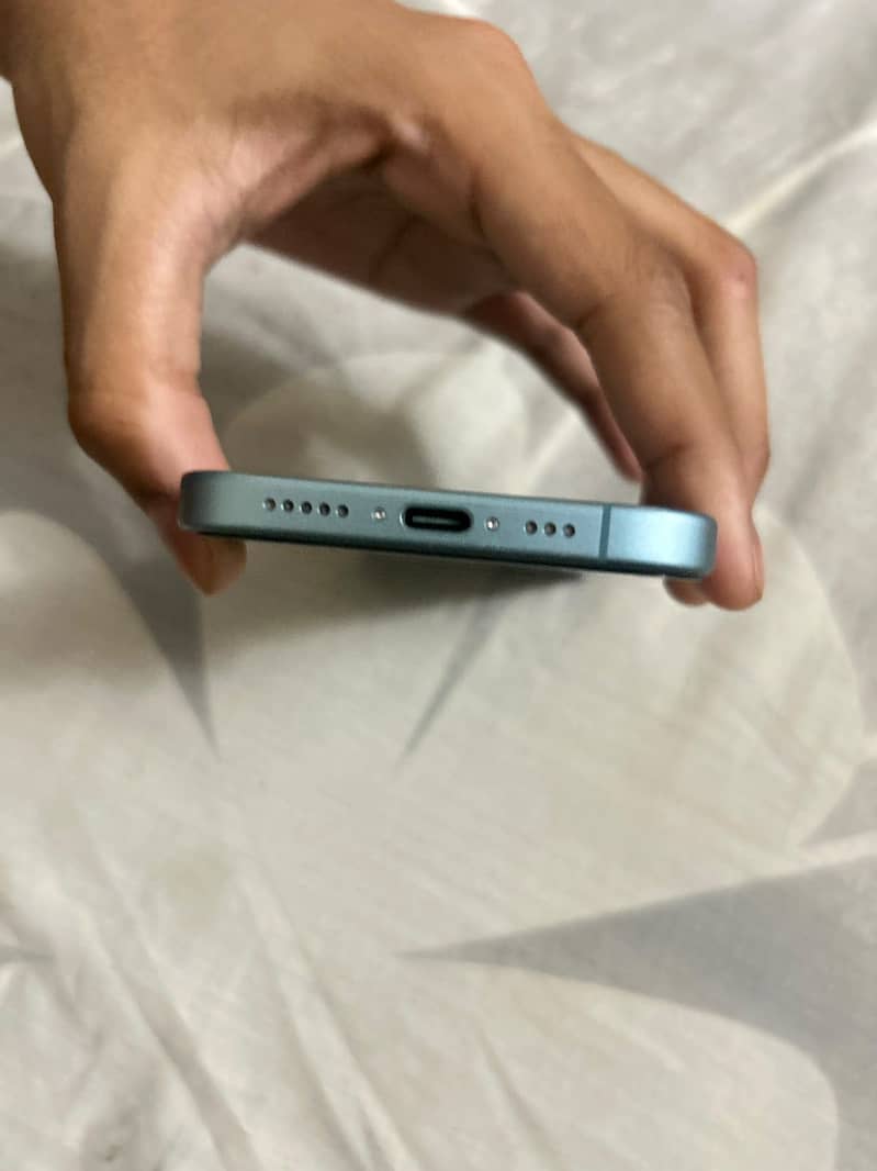 Apple iPhone 16 4
