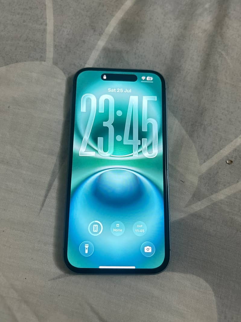 Apple iPhone 16 5