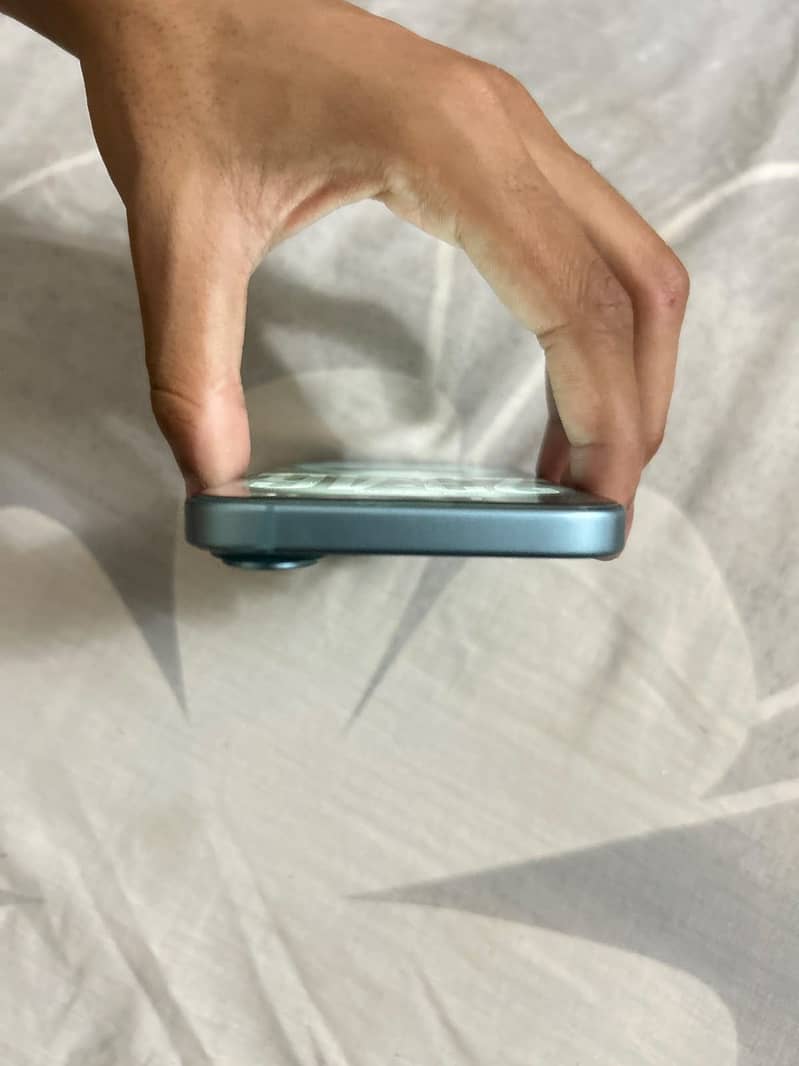 Apple iPhone 16 7