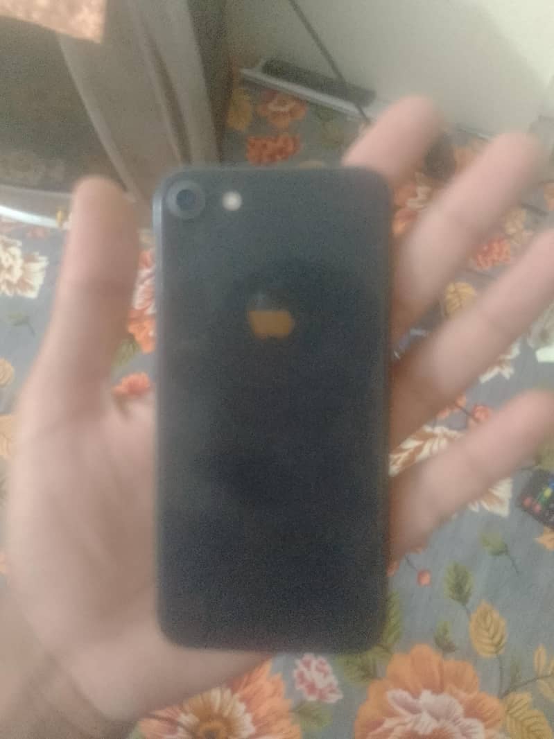 Apple iPhone 8 Plus 1