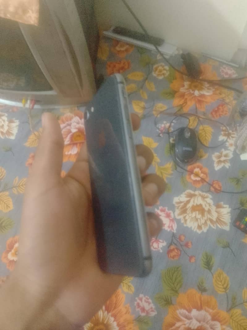 Apple iPhone 8 Plus 2