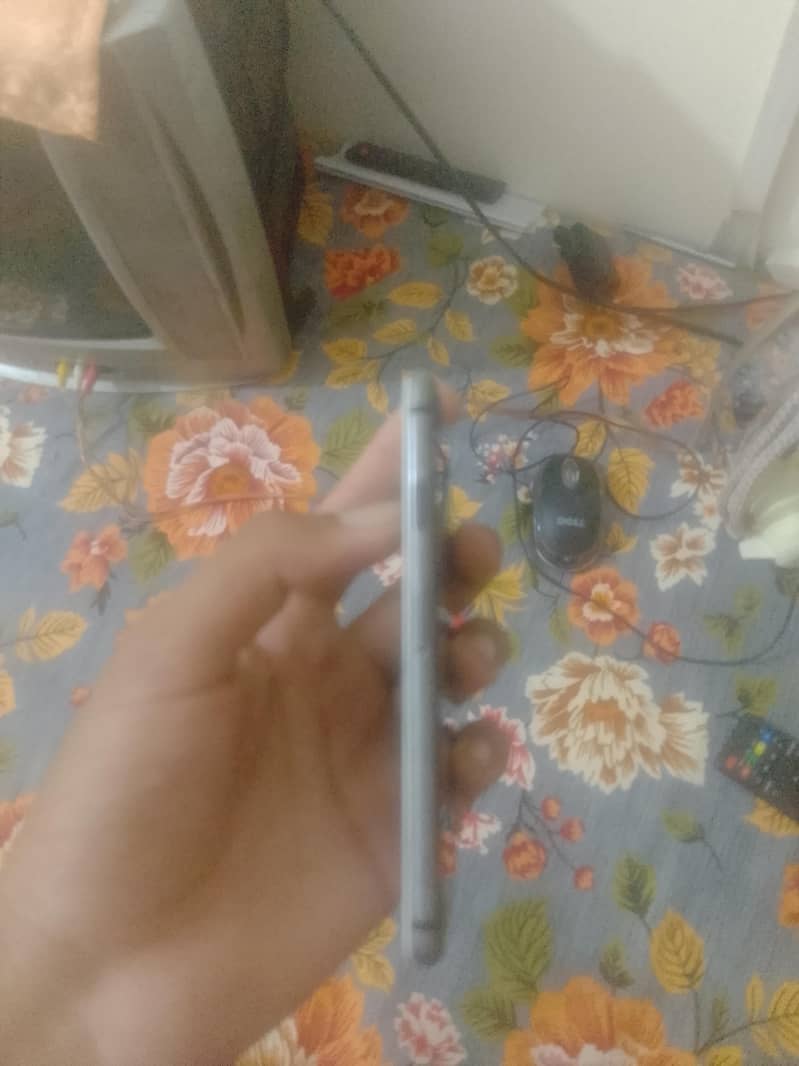 Apple iPhone 8 Plus 3