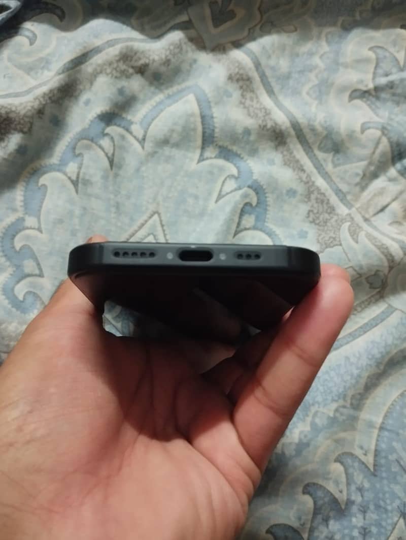 Apple iPhone 16 1