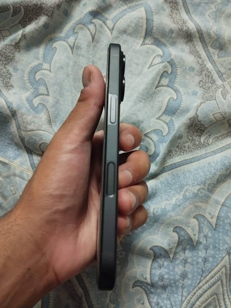 Apple iPhone 16 4