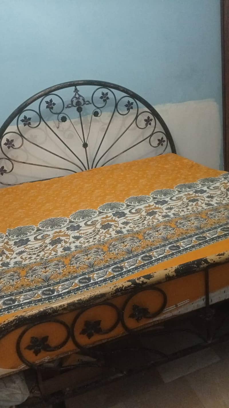 IRON BED 0