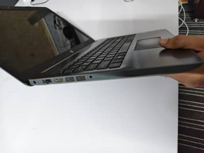 HP i3-7th gen 15.6" - 8GB - 128 GB SSD - 500 GB HDD -