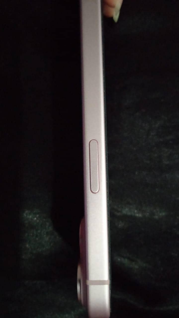 Apple iPhone 15 4
