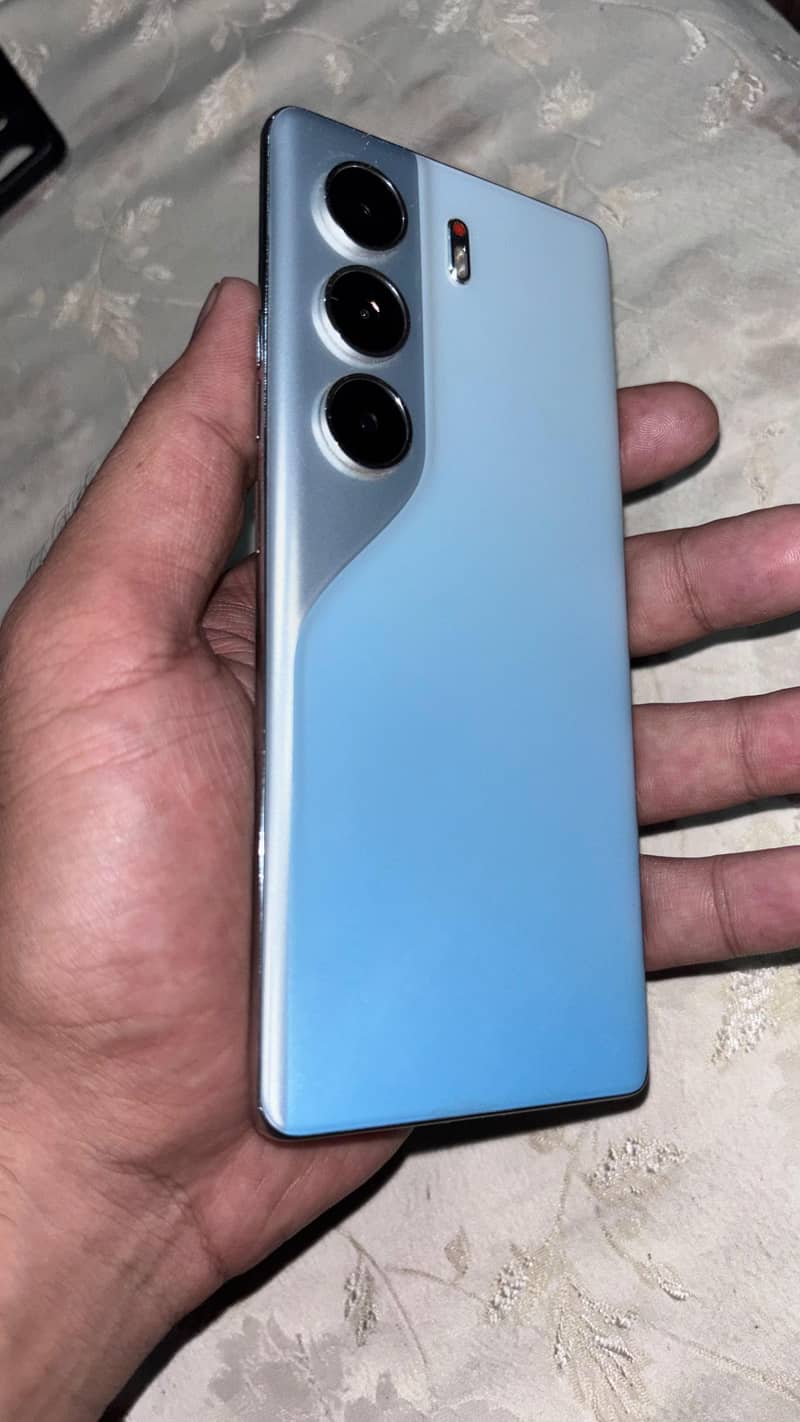 Tecno CAMON 40 Pro 0