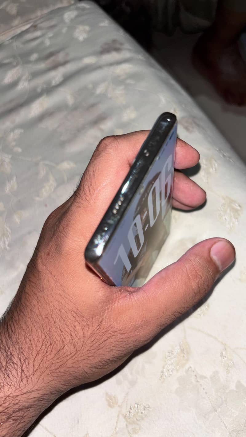 Tecno CAMON 40 Pro 4